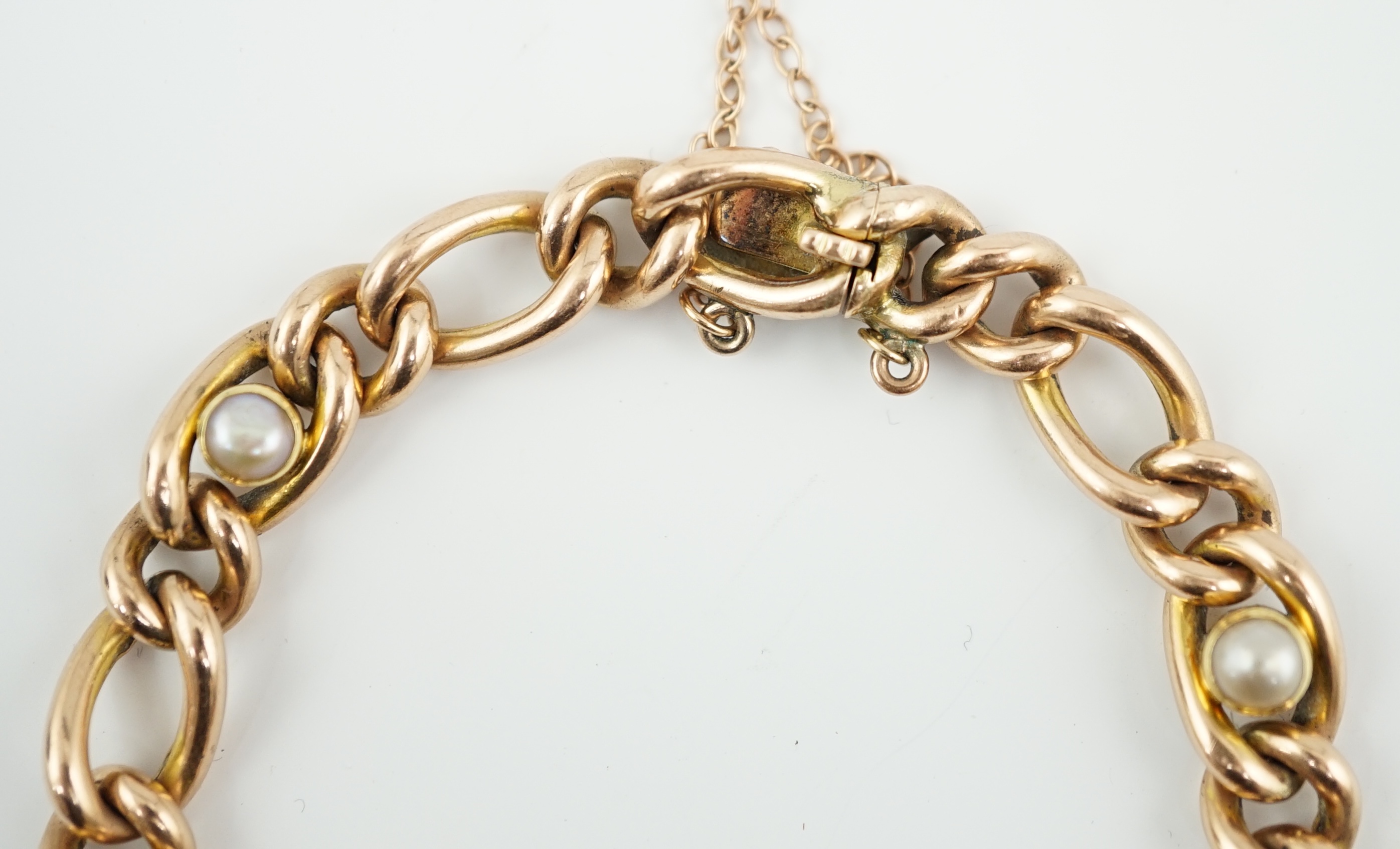 An Edwardian 9ct gold and split pearl set curb link bracelet